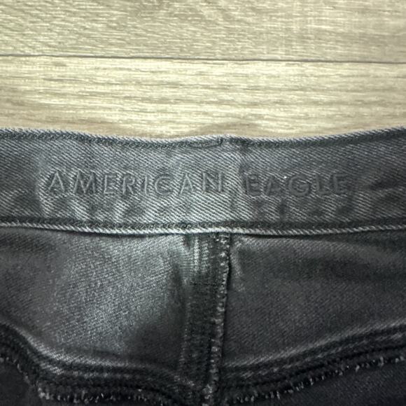 American Eagle Ripped High Rise Relaxed Mom Jeans Black Wash sz 10 - Picture 4 of 8